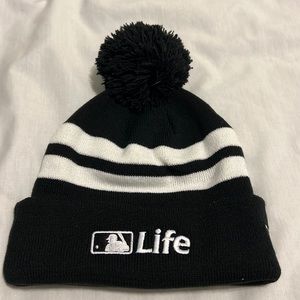 MLB Major League Baseball Black Beanie with Pom NWT
